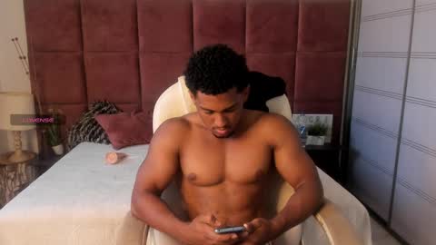 Snapshot of zane_lux chatting on 03-09-25, 01:48 Zane Lux online show from 03-09-25, 01:48