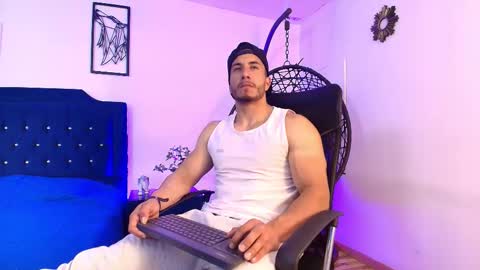 Snapshot of zanemaverick chatting on 09-09-25, 12:05 zanemaverick online show from 09-09-25, 12:05