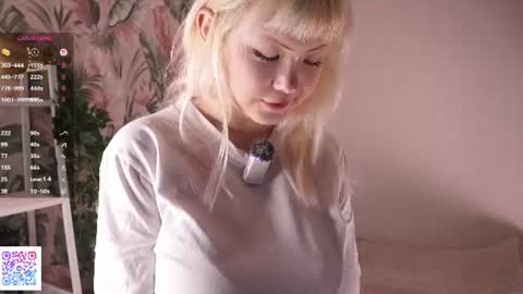 Snapshot of zara_shine chatting on 06-21-26, 06:10 Criss online show from 06-21-26, 06:10