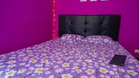 Snapshot of zara_tattoox chatting on 12-02-24, 12:51 ZARA ANYELINA online show from 12-02-24, 12:51