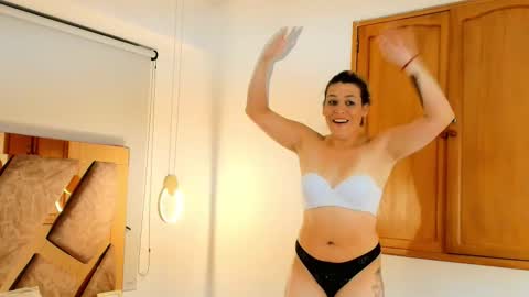 Zarah Andrews online show from 12-13-25, 07:53