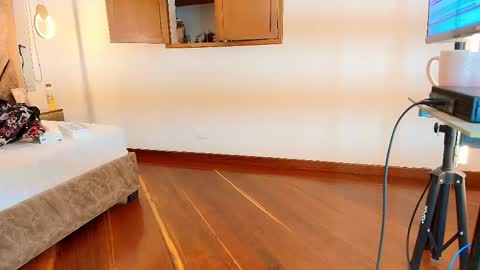 Zarah Andrews online show from 12-16-25, 12:10