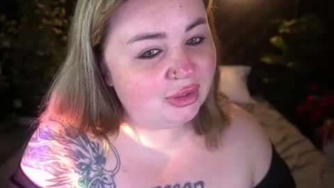 Snapshot of zarareign_ chatting on 08-05-26, 08:11 Lola online show from 08-05-26, 08:11