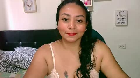 Snapshot of zaray_45bella chatting on 05-13-26, 09:44 zaray online show from 05-13-26, 09:44