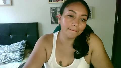 Snapshot of zaray_45bella chatting on 05-26-26, 09:22 zaray online show from 05-26-26, 09:22