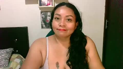Snapshot of zaray_45bella chatting on 05-30-26, 10:51 zaray online show from 05-30-26, 10:51