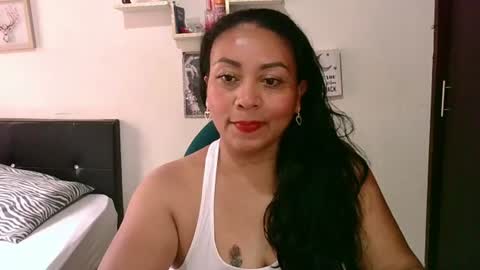 Snapshot of zaray_45bella chatting on 06-28-26, 04:46 zaray online show from 06-28-26, 04:46