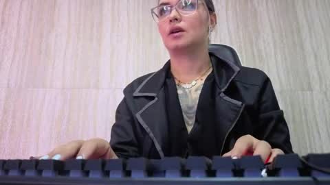 Isabella online show from 04-11-26, 12:53