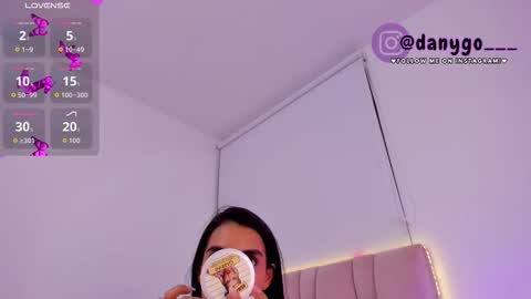 Snapshot of zarianaevanz chatting on 09-30-25, 10:59 Zariana online show from 09-30-25, 10:59