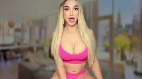 Snapshot of zarinastoun20 chatting on 02-06-25, 10:00 ZARINA online show from 02-06-25, 10:00