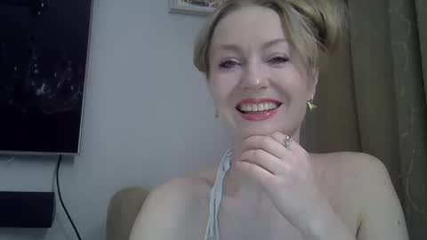 Snapshot of zarinaswift chatting on 04-22-26, 04:48 Zarina Swift online show from 04-22-26, 04:48