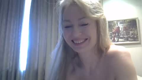 Snapshot of zarinaswift chatting on 04-25-26, 06:05 Zarina Swift online show from 04-25-26, 06:05