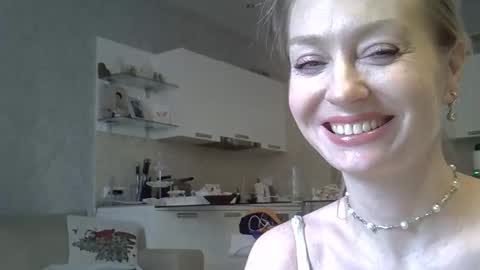 Snapshot of zarinaswift chatting on 05-09-26, 07:02 Zarina Swift online show from 05-09-26, 07:02