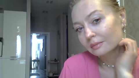 Snapshot of zarinaswift chatting on 06-02-26, 06:59 Zarina Swift online show from 06-02-26, 06:59