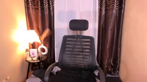 Snapshot of zella_maurice chatting on 07-12-26, 02:13 zella_maurice online show from 07-12-26, 02:13