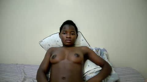 Snapshot of zellah chatting on 02-18-26, 04:25 zellah online show from 02-18-26, 04:25