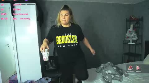 Snapshot of zenapallmer chatting on 01-12-25, 04:42 Zena My schedule this week TuesdayFridaySaturdaySunday online show from 01-12-25, 04:42