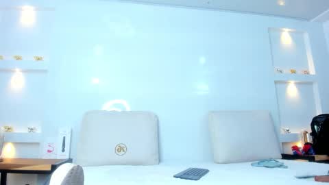 Zenda Evans online show from 11-25-25, 03:39