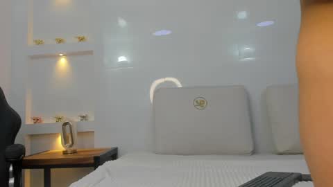 Zenda Evans online show from 04-16-26, 03:40