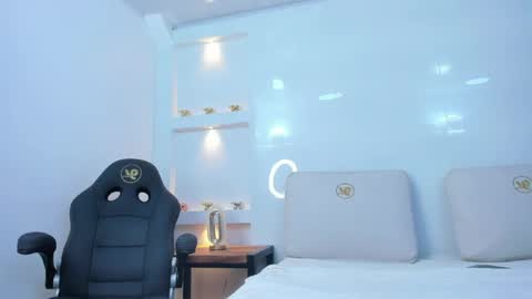 Zenda Evans online show from 04-18-26, 04:27