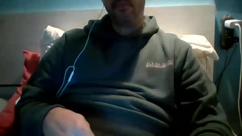 Snapshot of zeus00811 chatting on 10-22-25, 03:45 zeus online show from 10-22-25, 03:45