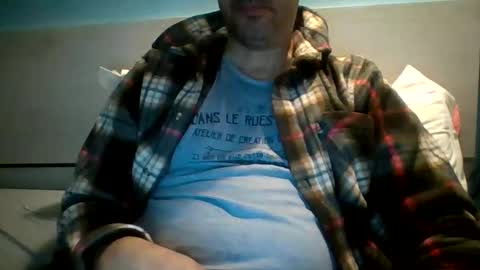 Snapshot of zeus00811 chatting on 10-30-25, 06:15 zeus online show from 10-30-25, 06:15