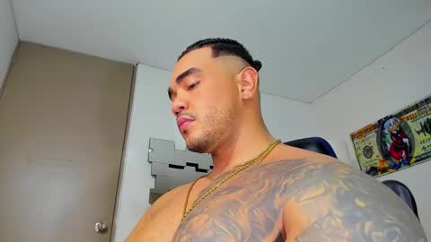 Snapshot of zeus_strong93 chatting on 02-12-25, 10:59 zeus strong online show from 02-12-25, 10:59