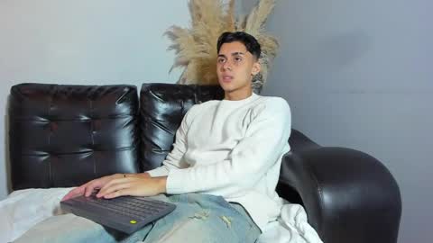 Zeus Brant online show from 04-11-26, 01:04