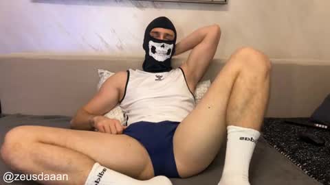 Snapshot of zeusdaaan chatting on 10-30-25, 09:04 Zeus online show from 10-30-25, 09:04