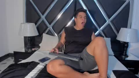 Snapshot of zeussmithh chatting on 04-09-26, 12:32 zeussmithh online show from 04-09-26, 12:32