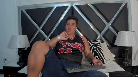 Snapshot of zeussmithh chatting on 04-10-26, 12:32 zeussmithh online show from 04-10-26, 12:32