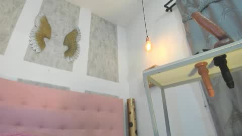 ZHAMIRA  ANDRES online show from 11-26-25, 11:50