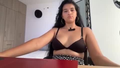 zhendaya23 online show from 10-15-25, 10:32