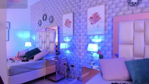 Nia  online show from 03-25-26, 11:27