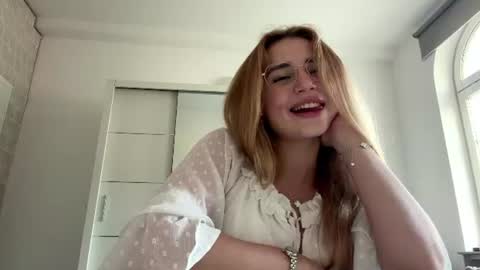 Mia online show from 06-22-26, 06:16