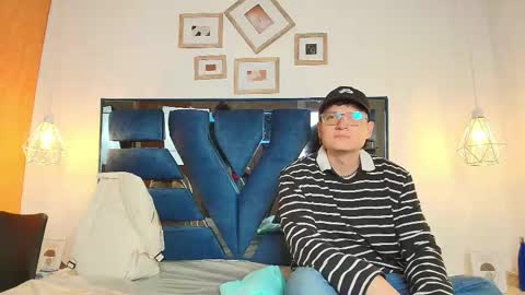 Snapshot of zoe_and_dylan_ chatting on 02-24-26, 12:25 Zoe and dylan online show from 02-24-26, 12:25