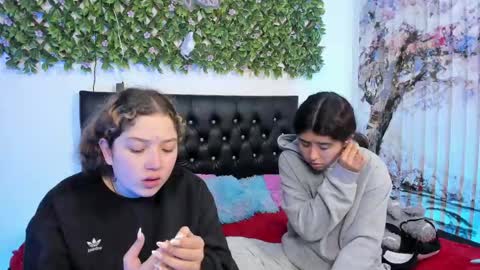 Snapshot of zoe_and_valeria chatting on 04-29-26, 06:25 Zoe And Valeria online show from 04-29-26, 06:25