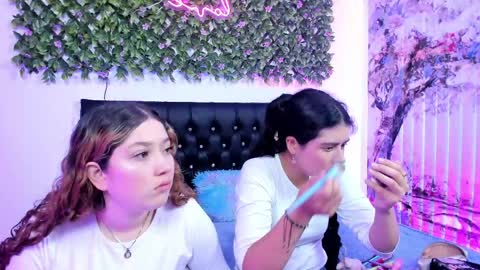 Snapshot of zoe_and_valeria chatting on 05-29-26, 02:48 Zoe And Valeria online show from 05-29-26, 02:48