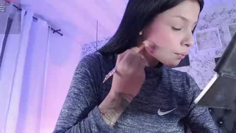 Snapshot of zoe_babygiirl chatting on 03-07-25, 01:18 Salome online show from 03-07-25, 01:18