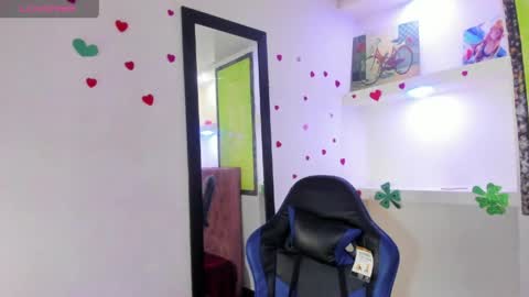 Snapshot of zoe_connor19 chatting on 04-19-26, 06:10 Z O E online show from 04-19-26, 06:10