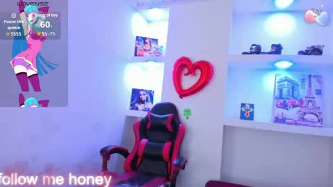 Snapshot of zoe_connor19 chatting on 04-21-26, 02:51 Z O E online show from 04-21-26, 02:51