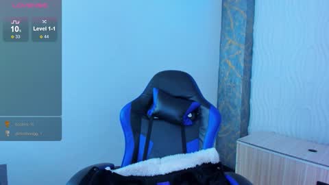 Snapshot of zoe_connor19 chatting on 05-13-26, 10:06 Z O E online show from 05-13-26, 10:06