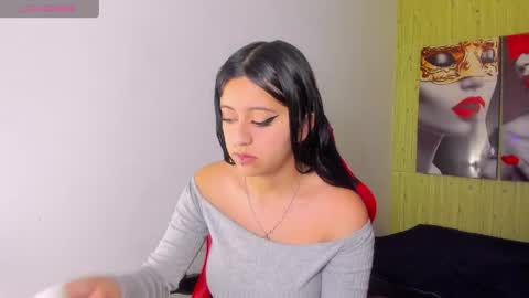 Snapshot of zoe_connor19 chatting on 05-29-26, 09:46 Z O E online show from 05-29-26, 09:46