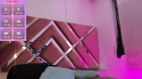 Snapshot of zoe_evaanss_ chatting on 06-29-26, 07:03 zoe_evaanss_ online show from 06-29-26, 07:03