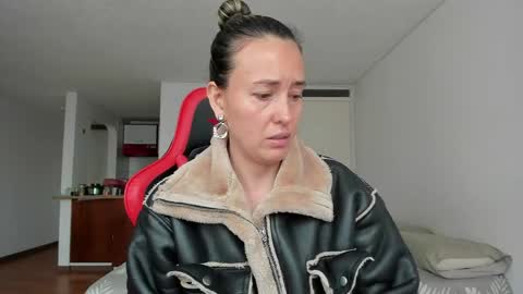 Snapshot of zoe_jeane_beker chatting on 05-11-26, 07:55 ZOE online show from 05-11-26, 07:55