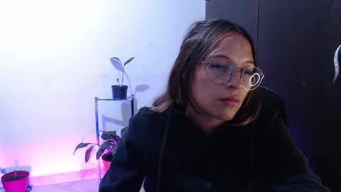 Snapshot of zoe_khall chatting on 11-28-25, 02:58 ZOE online show from 11-28-25, 02:58