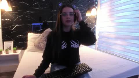 Zoe online show from 10-24-25, 11:39