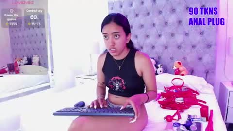 Snapshot of zoe_m00n chatting on 07-14-26, 07:52 zoe online show from 07-14-26, 07:52
