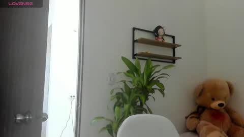 zoe_maddison19 online show from 12-17-25, 06:58