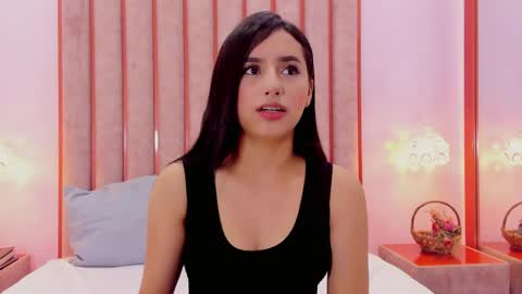 Snapshot of zoe_monrow chatting on 05-25-26, 12:11 Zoe Monrow online show from 05-25-26, 12:11